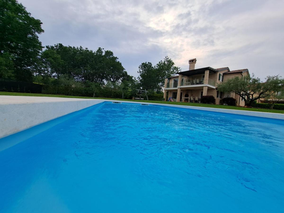 Apartments Villa Sotlar With Pool Umag Exterior photo