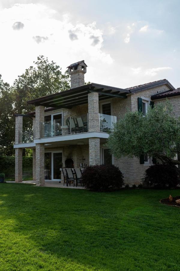 Apartments Villa Sotlar With Pool Umag Exterior photo