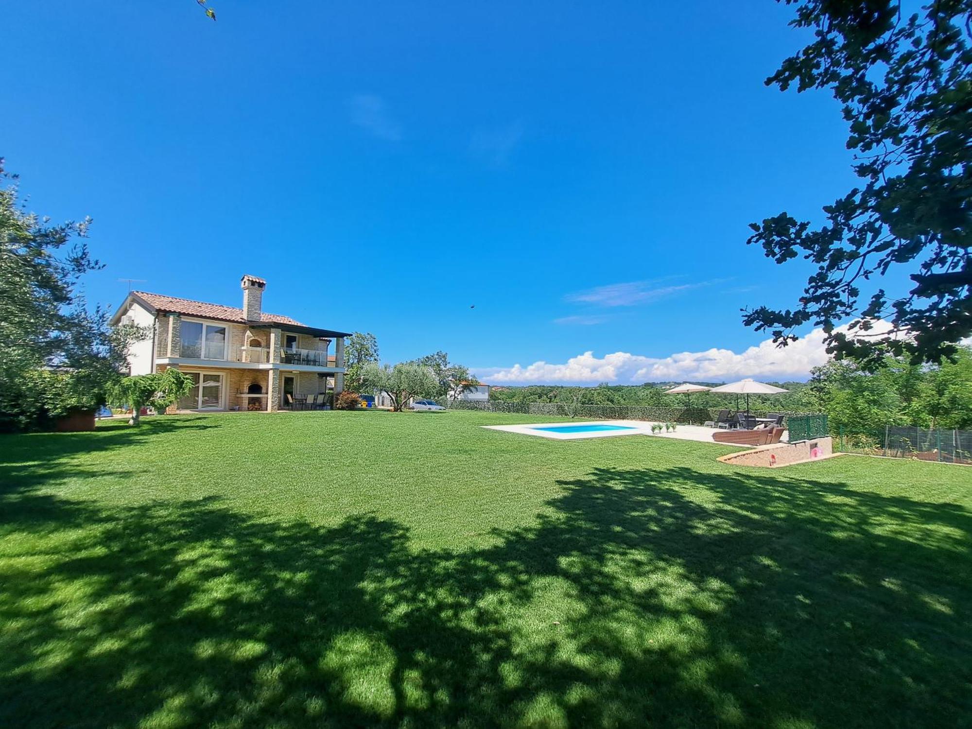 Apartments Villa Sotlar With Pool Umag Exterior photo